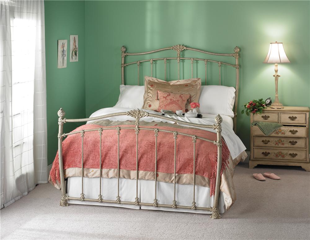 Wesley Allen Iron Beds CB1042Q Merrick Iron Poster Bed
